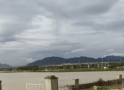 三亚打破10月单日降雨纪录，有批发市场整层被淹，商户：积水没过车顶，市场停电停业