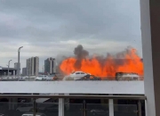 “广东一餐厅外爆炸掀翻汽车”系影视拍摄，官方确认报备，门店已停业数月